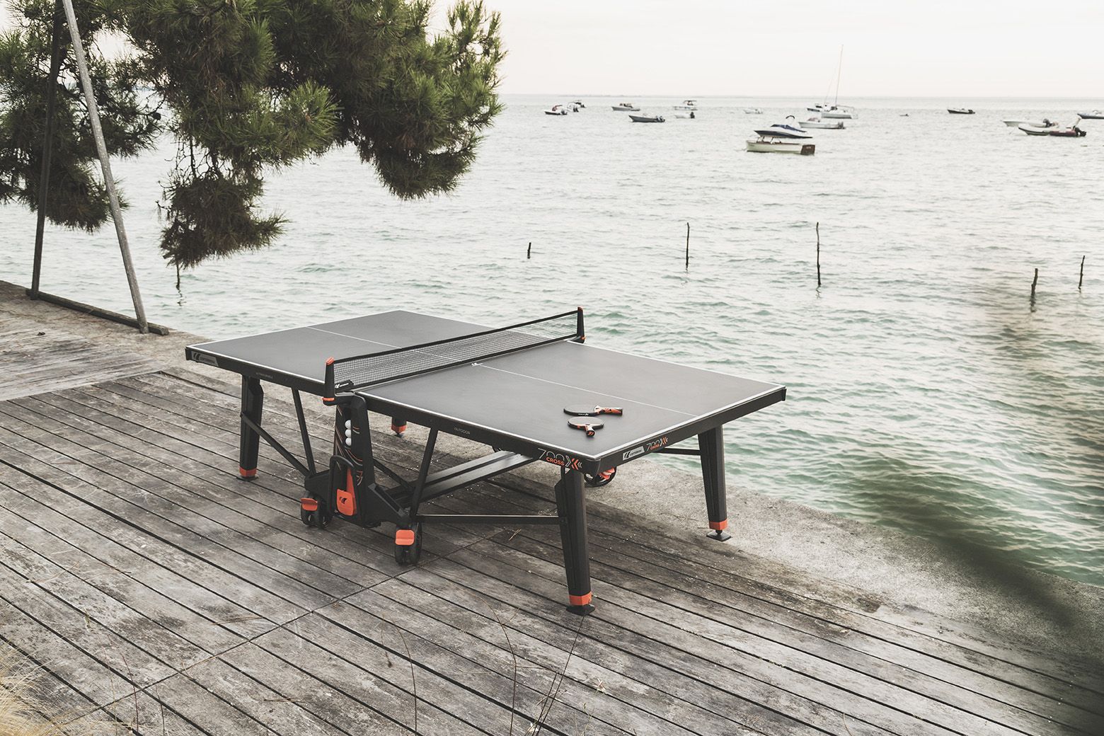 Gymstick Cornilleau 700X Performance Outdoor Tennis Table - Black kilpatason ulkopingispöytä